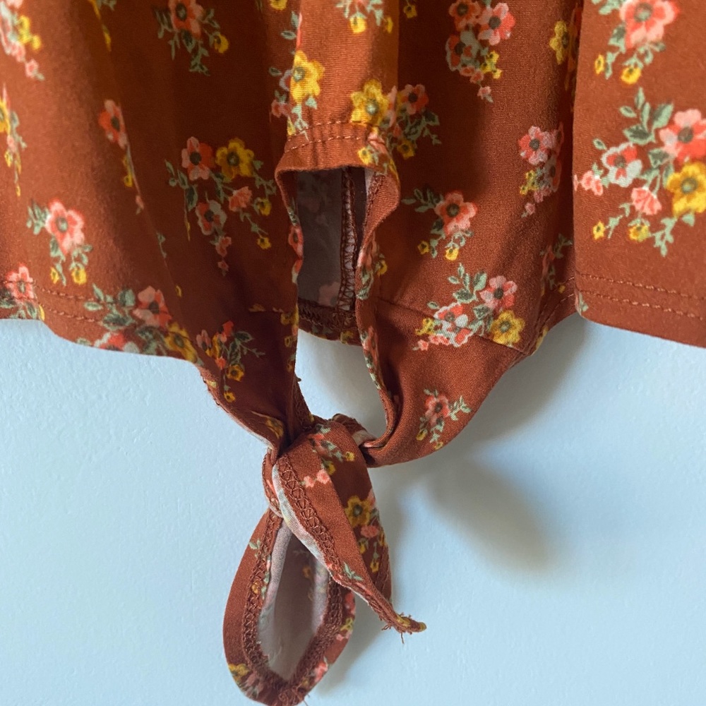 IZ Byer Boho Orange Floral Cross Back Tie Front Long Sleeve Top Juniors Small - Picture 5 of 7